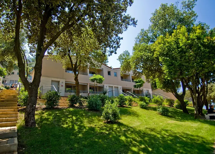 Maistra Select Belvedere 브르사르