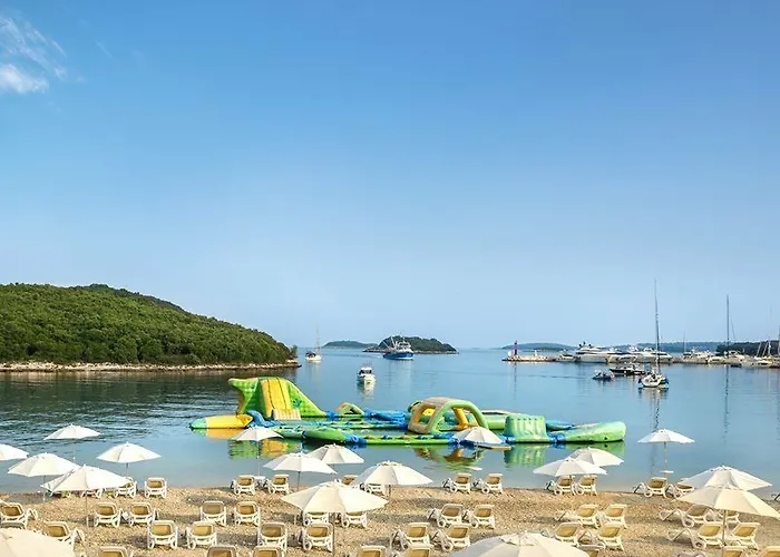 Maistra Select Belvedere 4* 브르사르